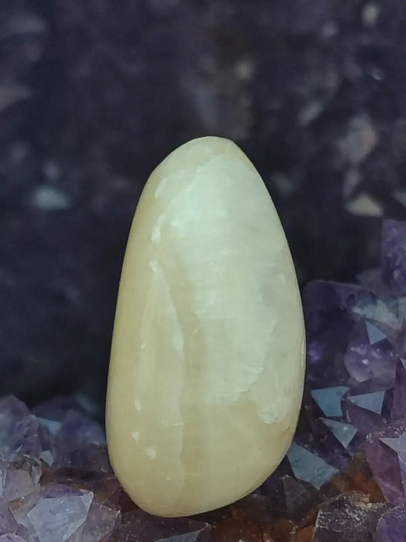 Chargez l&#39;image dans la visionneuse de la galerie, Aragonite blanche de la province d’Almería - Pierre roulée -Grade Prémium Aragonite blanche pierre roulée
