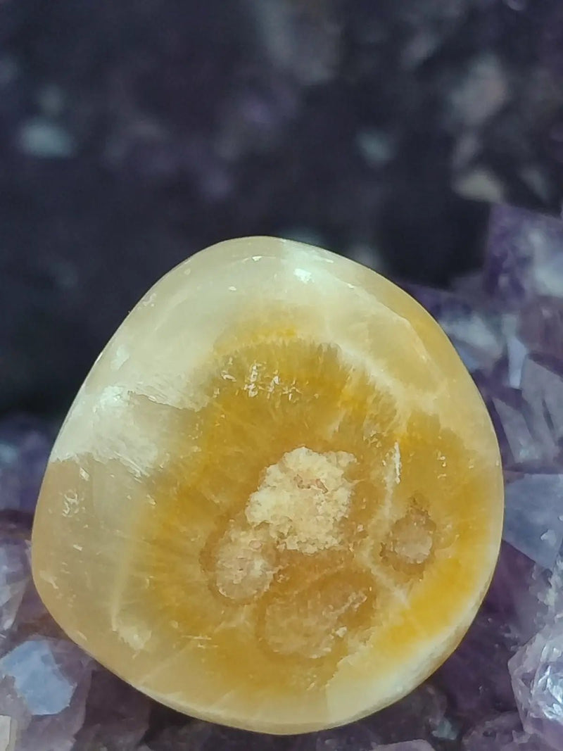 Load image into Gallery viewer, Aragonite blanche de la province d’Almería - Pierre roulée -Grade Prémium Aragonite blanche pierre roulée
