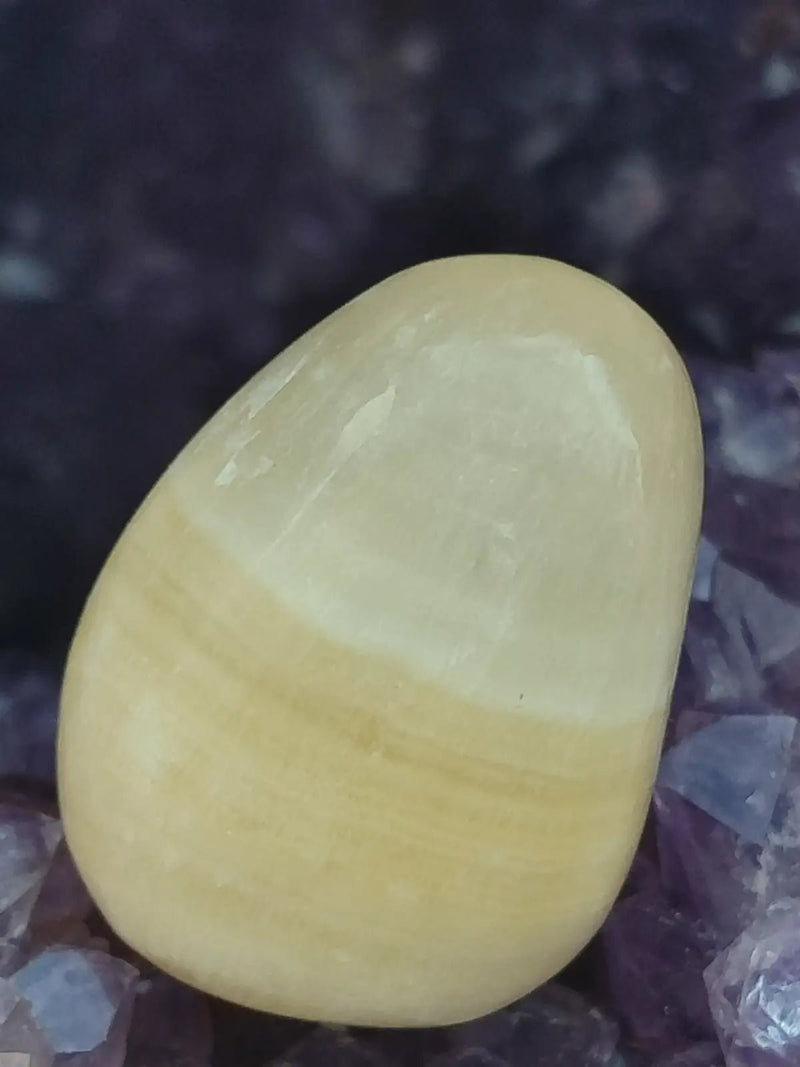 Chargez l&#39;image dans la visionneuse de la galerie, Aragonite blanche de la province d’Almería - Pierre roulée -Grade Prémium Aragonite blanche pierre roulée
