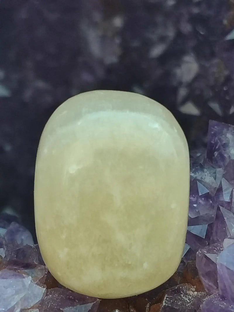 Chargez l&#39;image dans la visionneuse de la galerie, Aragonite blanche de Luzón (Guadalajara) - Pierre roulée -Grade Prémium Aragonite blanche pierre roulée
