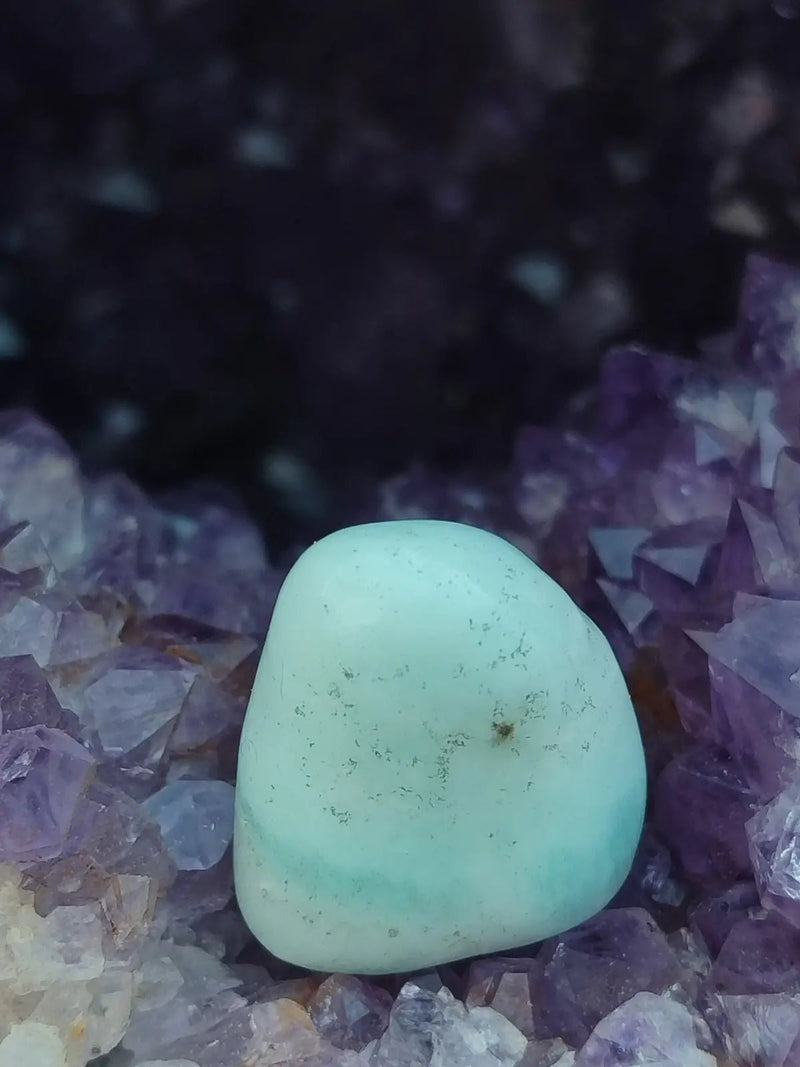 Load image into Gallery viewer, Aragonite Bleue d’Afghanistan - Pierre roulée aspect soyeux - Grade Prémium Aragonite Bleue pierre roulée
