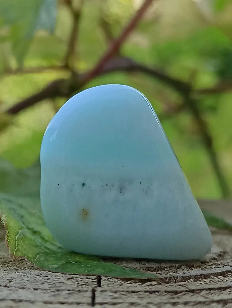 Load image into Gallery viewer, Aragonite Bleue d’Afghanistan - Pierre roulée aspect soyeux - Grade Prémium Aragonite Bleue pierre roulée
