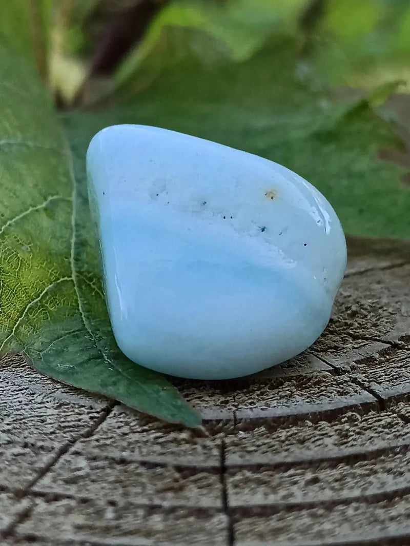 Load image into Gallery viewer, Aragonite Bleue d’Afghanistan - Pierre roulée aspect soyeux - Grade Prémium Aragonite Bleue pierre roulée
