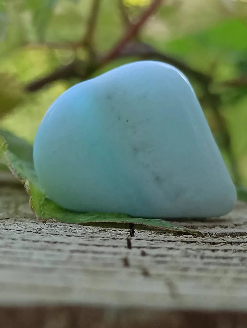Load image into Gallery viewer, Aragonite Bleue d’Afghanistan - Pierre roulée aspect soyeux - Grade Prémium Aragonite Bleue pierre roulée
