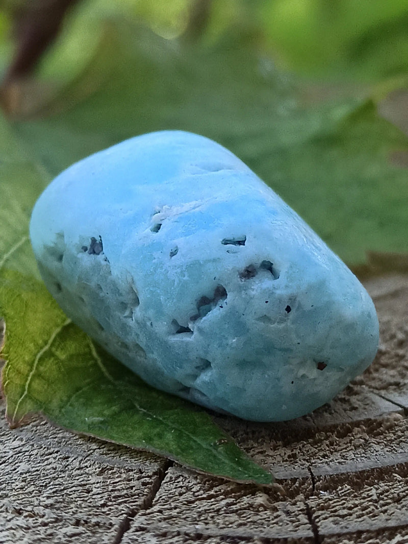 Cargue la imagen en el visor de la galería, Aragonite Bleue pierre roulée aspect brute Grade A++++ Aragonite Bleue pierre roulée aspect brute Dans la besace du p&#39;tit Poucet   
