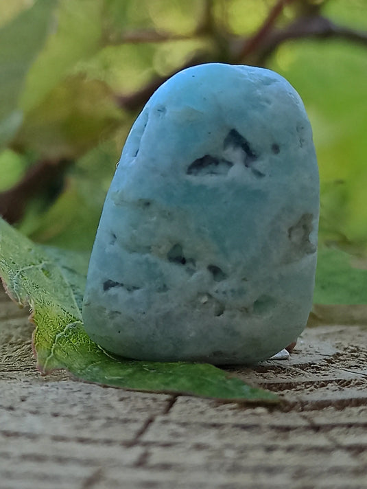 Aragonite Bleue pierre roulée aspect brute Grade A++++ Aragonite Bleue pierre roulée aspect brute Dans la besace du p'tit Poucet   