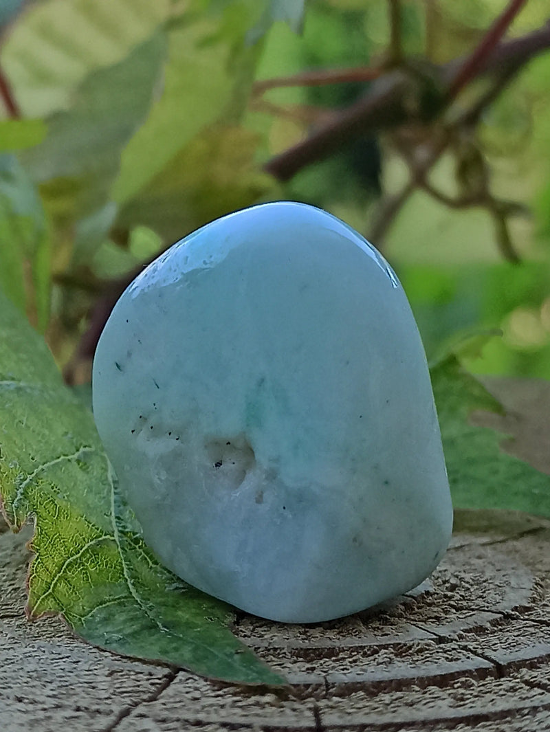 Cargue la imagen en el visor de la galería, Aragonite Bleue pierre roulée Grade A ++++ Aragonite Bleue pierre roulée Dans la besace du p&#39;tit Poucet   
