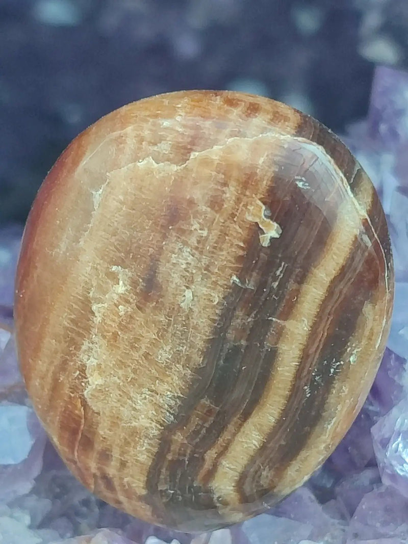 Load image into Gallery viewer, Aragonite Miel de région de la région de Midelt Maroc - Pierre roulée - Grade Prémium Aragonite miel pierre roulée
