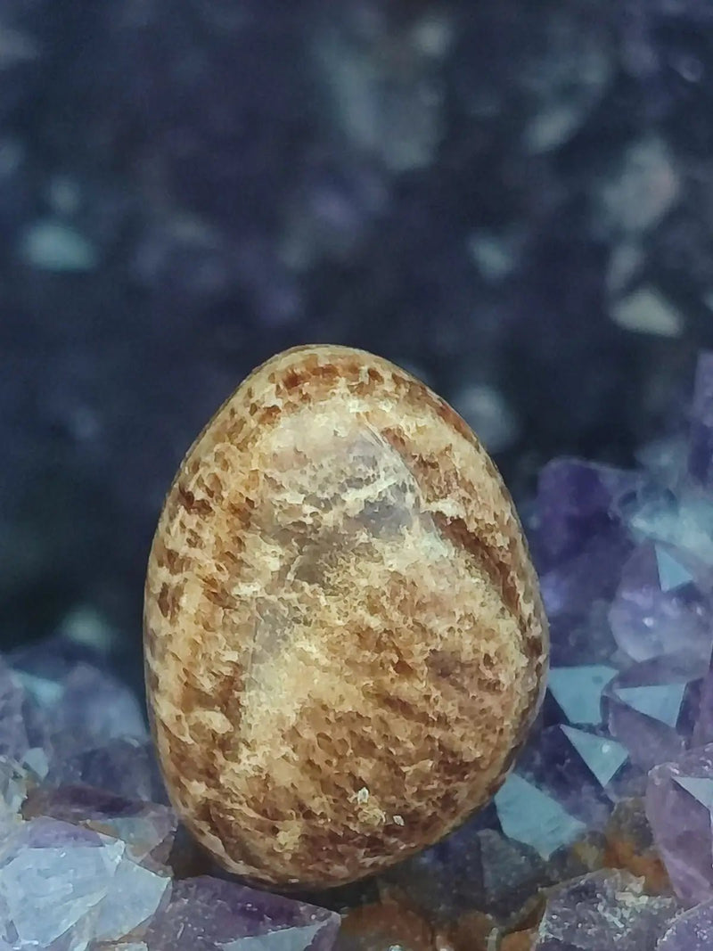 Load image into Gallery viewer, Aragonite rubanée de la région de Tazouta Maroc - Pierre roulée - Grade Prémium Aragonite rubanée pierre roulée
