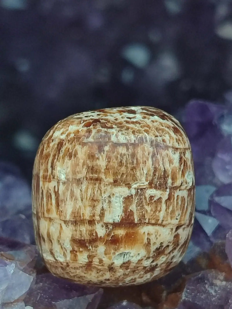 Load image into Gallery viewer, Aragonite rubanée de la région de Tazouta Maroc - Pierre roulée - Grade Prémium Aragonite rubanée pierre roulée
