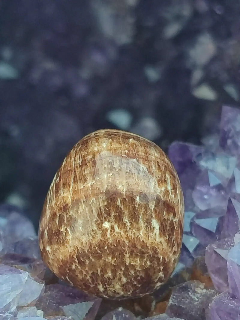 Load image into Gallery viewer, Aragonite rubanée de la région de Tazouta Maroc - Pierre roulée - Grade Prémium Aragonite rubanée pierre roulée
