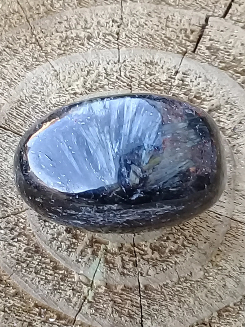 Chargez l&#39;image dans la visionneuse de la galerie, Astrophyllite du Brésil pierre roulée Grade A++++ Astrophyllite du Brésil pierre roulée Dans la besace du p&#39;tit Poucet   
