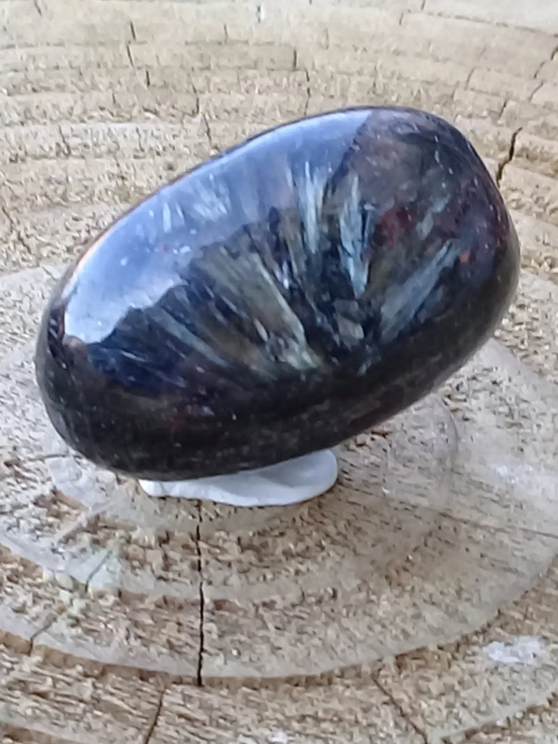 Cargue la imagen en el visor de la galería, Astrophyllite du Brésil pierre roulée Grade A++++ Astrophyllite du Brésil pierre roulée Dans la besace du p&#39;tit Poucet   
