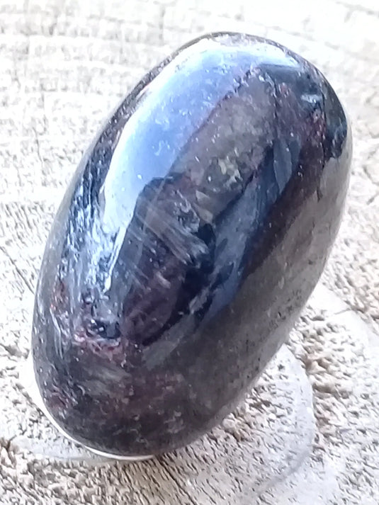 Astrophyllite du Brésil pierre roulée Grade A++++ Astrophyllite du Brésil pierre roulée Dans la besace du p'tit Poucet   