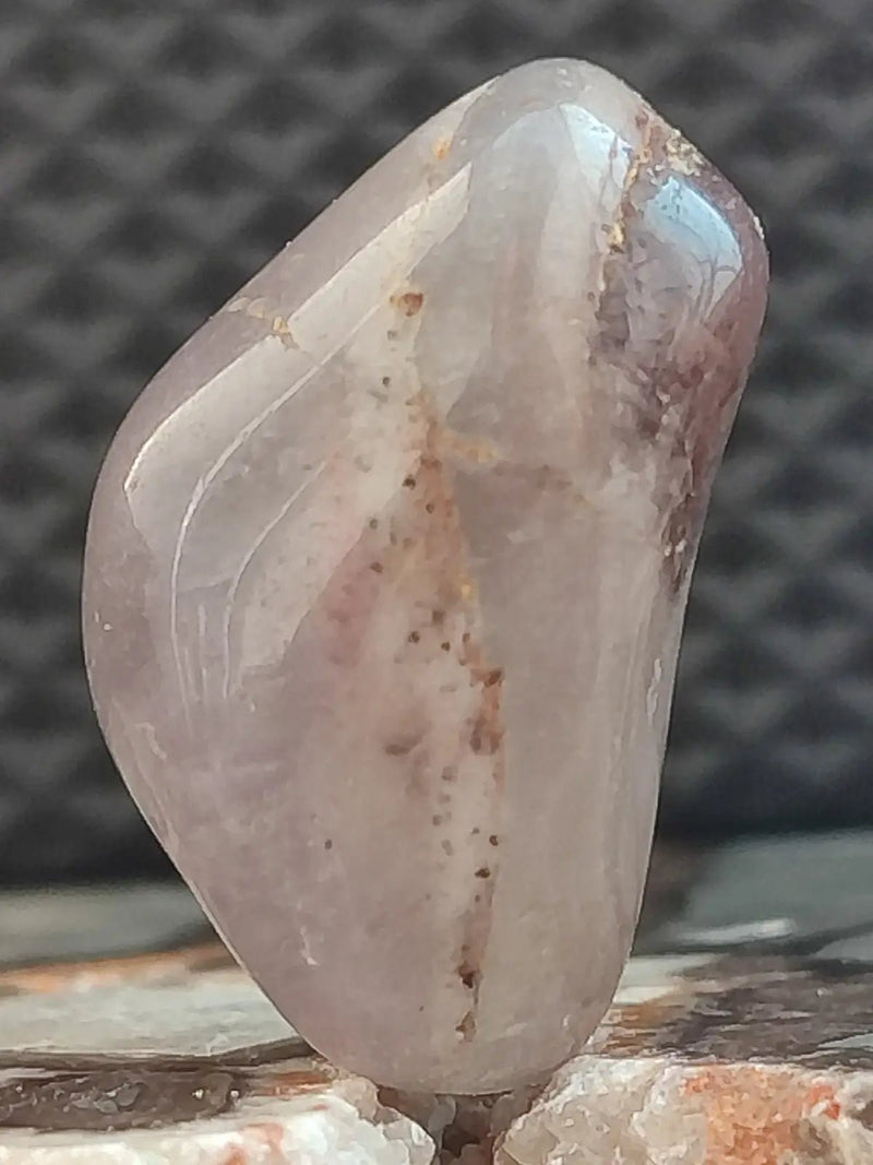 Load image into Gallery viewer, Auralite 23 du Canada - Pierre roulée Authentique - Grade Prémium Auralite 23 pierre roulée
