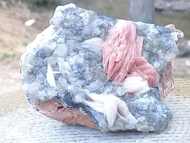 Load image into Gallery viewer, Baryte et Cérusite sur Galène Grade A ++++ Baryte et Cérusite sur Galène
