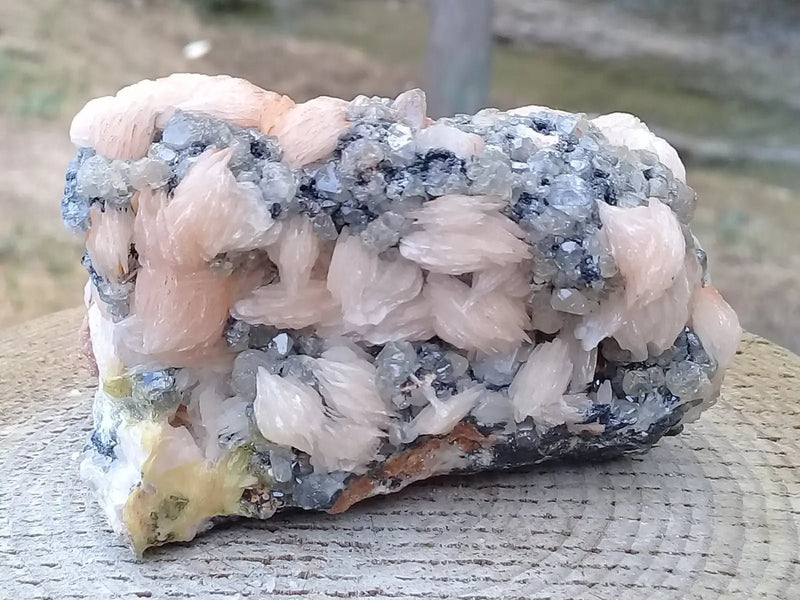 Load image into Gallery viewer, Baryte rose et pêche sur Cérusite et Galène Grade A++++ Baryte rose et pêche sur Cérusite et Galène
