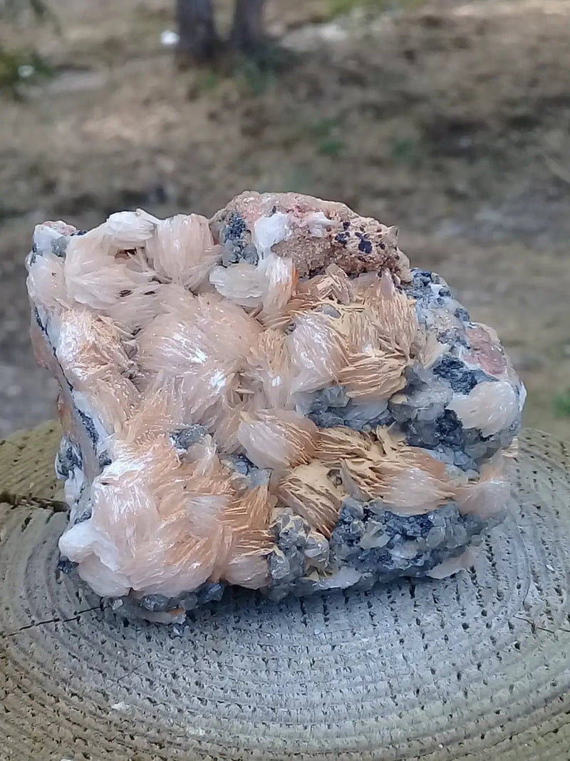 Load image into Gallery viewer, Baryte rose et pêche sur Cérusite et Galène Grade A++++ Baryte rose et pêche sur Cérusite et Galène
