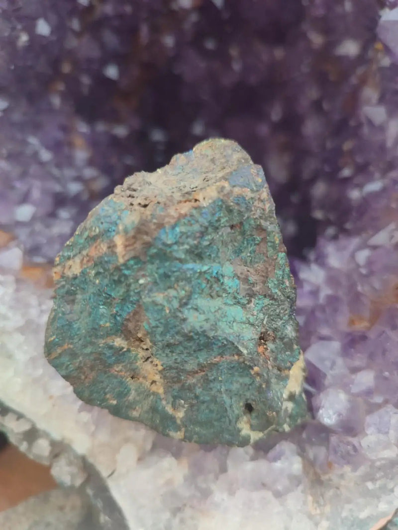 Load image into Gallery viewer, Bornite de Butte Montana - Pierre brute - Grade Prémium - Pierre de Transformation Bornite iridescente du Montana
