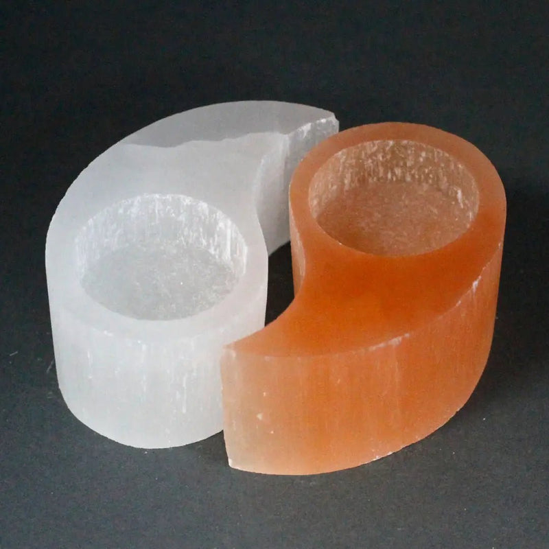 Load image into Gallery viewer, Bougeoir Sélénite blanche et orange Ø 13.5cm X 5cm env. Bougeoir Sélénite blanche et orange
