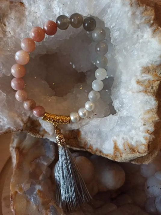 Bracelet fécondité & fertilité en perles minérales et de culture authentiques Bracelet fécondité & fertilité en pierre de lune et perles de culture Dans la besace du p'tit Poucet   