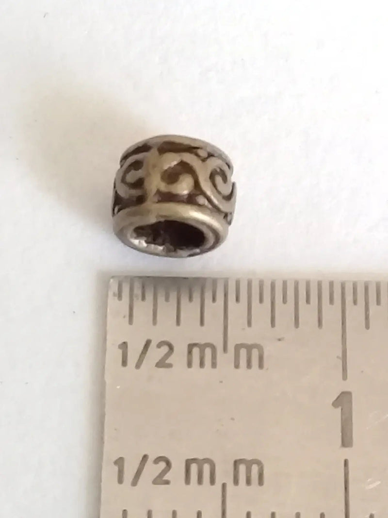 Load image into Gallery viewer, Breloque perle couleur Bronze ancien 5mm X 4mm Prix perle à l’unité Diamètre 4mm Perles breloque couleur Bronze ancien 5mm X 4mm
