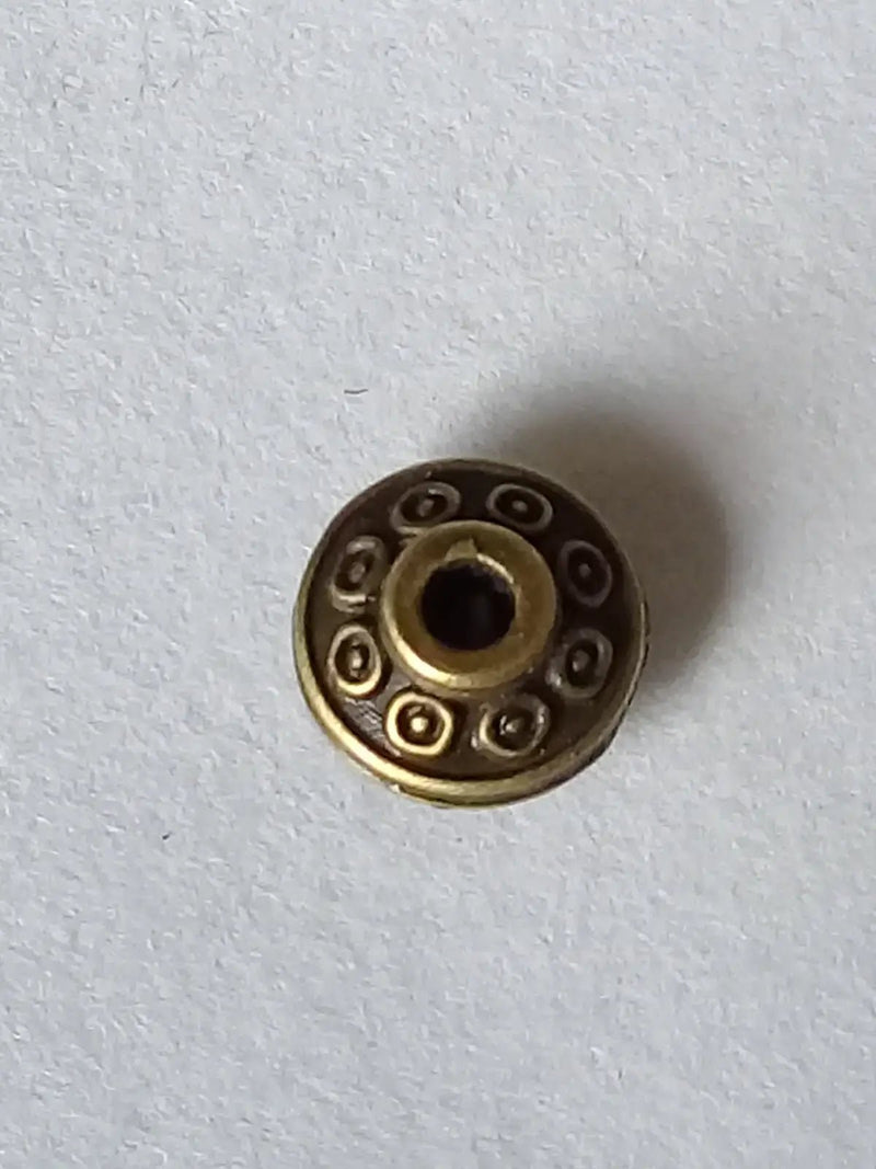 Load image into Gallery viewer, Breloque perle forme soucoupe Divers coloris 6mm X 4mm Prix perle à l’unité Perles breloque forme soucoupe Divers coloris
