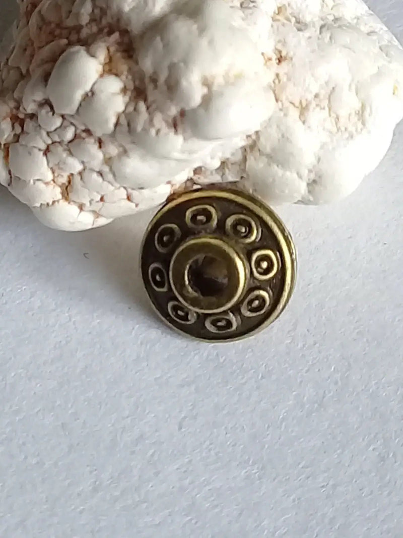 Load image into Gallery viewer, Breloque perle forme soucoupe Divers coloris 6mm X 4mm Prix perle à l’unité Perles breloque forme soucoupe Divers coloris
