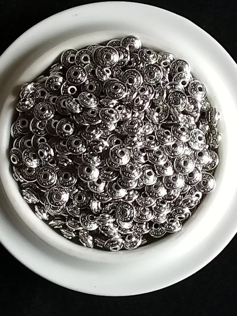 Load image into Gallery viewer, Breloque perle forme soucoupe Divers coloris 6mm X 4mm Prix perle à l’unité Perles breloque forme soucoupe Divers coloris
