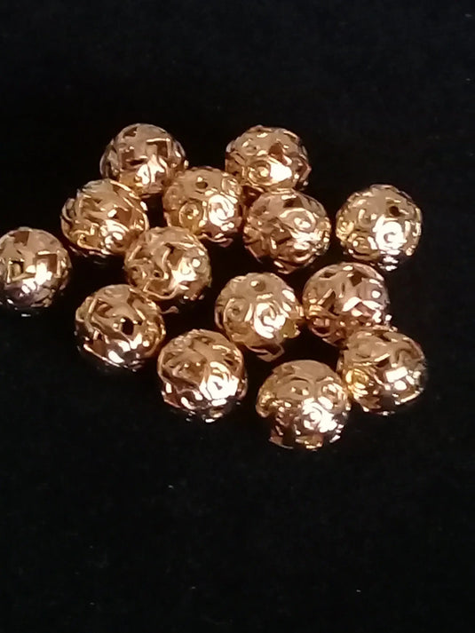 Breloque perle métal couleur Or Diam : 8mm Prix perle à l’unité Breloque perle métal couleur Or Diam : 8mm Dans la besace du p'tit Poucet   