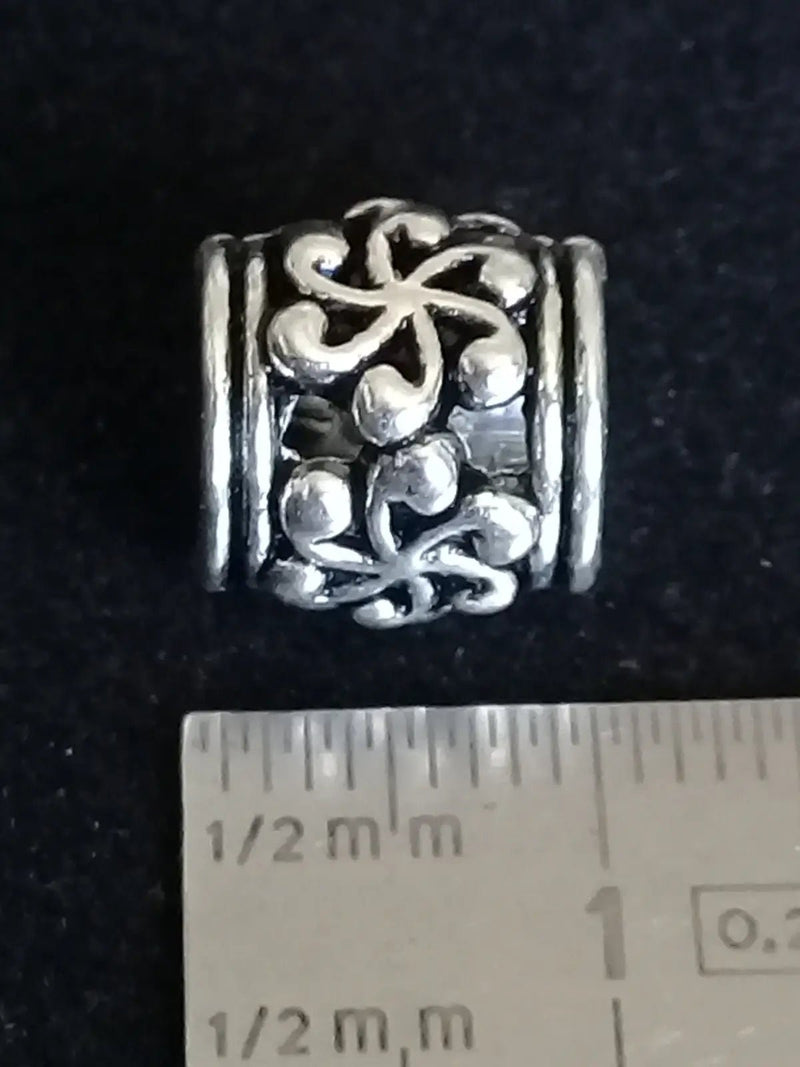 Load image into Gallery viewer, Breloque perle métal Divers coloris 10mm X 10mm Prix perle à l’unité Perle breloque métal Divers coloris 10mm X 10mm
