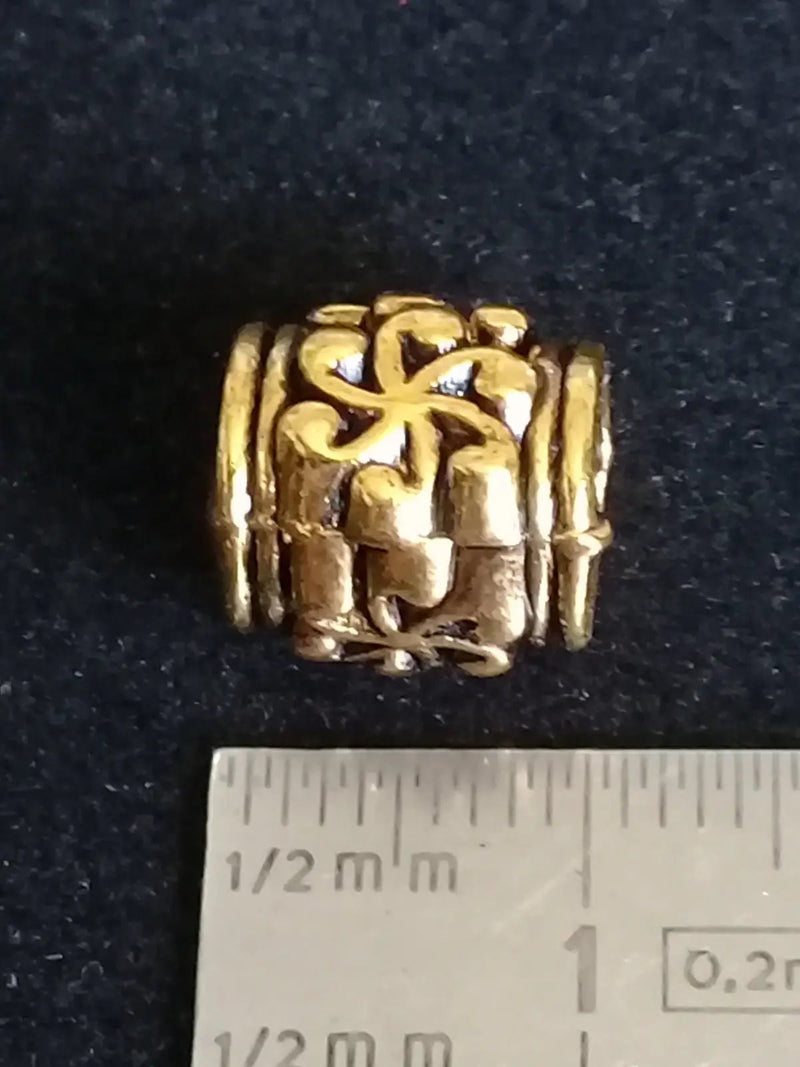 Load image into Gallery viewer, Breloque perle métal Divers coloris 10mm X 10mm Prix perle à l’unité Perle breloque métal Divers coloris 10mm X 10mm
