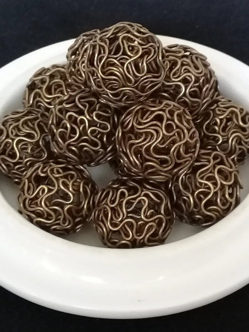 Load image into Gallery viewer, Breloque perle ronde couleur Bronze ancien diamètre 18mm Prix perle à l’unité Perles breloque ronde couleur Bronze ancien
