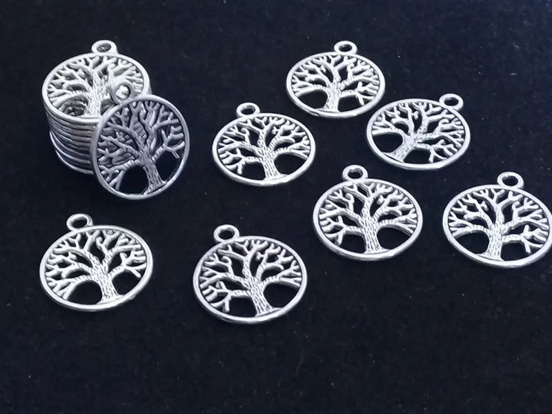 Chargez l&#39;image dans la visionneuse de la galerie, Breloques Arbre de Vie métal couleur Argent Diamètre 20mm Prix à l’unité Breloques Arbre de Vie métal couleur Argent Diamètre 20mm
