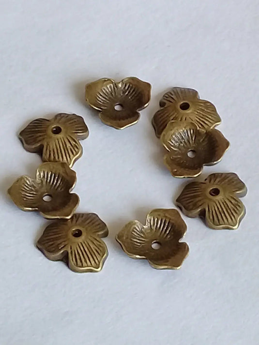 Breloques forme feuille de noisetier couleur Bronze ancien Prix à l’unité Breloques forme feuille de noisetier couleur Bronze ancien