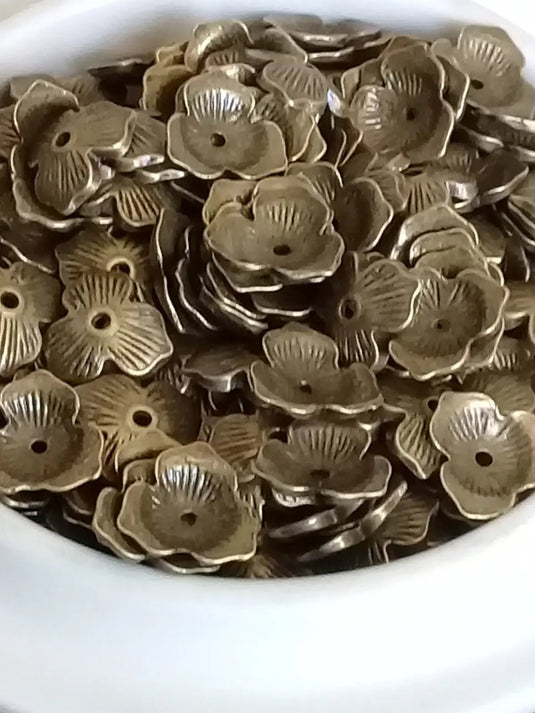 Breloques forme feuille de noisetier couleur Bronze ancien Prix à l’unité Breloques forme feuille de noisetier couleur Bronze ancien