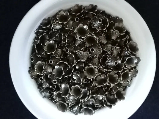 Breloques forme fleur clochette couleur Bronze ancien Prix à l’unité Breloques forme fleur clochette couleur Bronze ancien