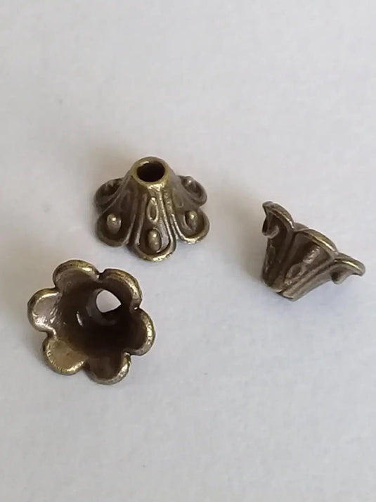 Breloques forme fleur clochette couleur Bronze ancien Prix à l’unité Breloques forme fleur clochette couleur Bronze ancien