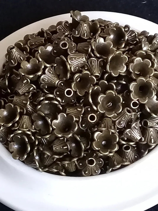 Breloques forme fleur clochette couleur Bronze ancien Prix à l’unité Breloques forme fleur clochette couleur Bronze ancien