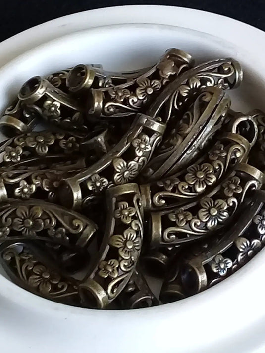 Breloques pour collier couleur Bronze ancien 25mm X 6mm Prix à l’unité Breloque pour collier pour Bronze ancien