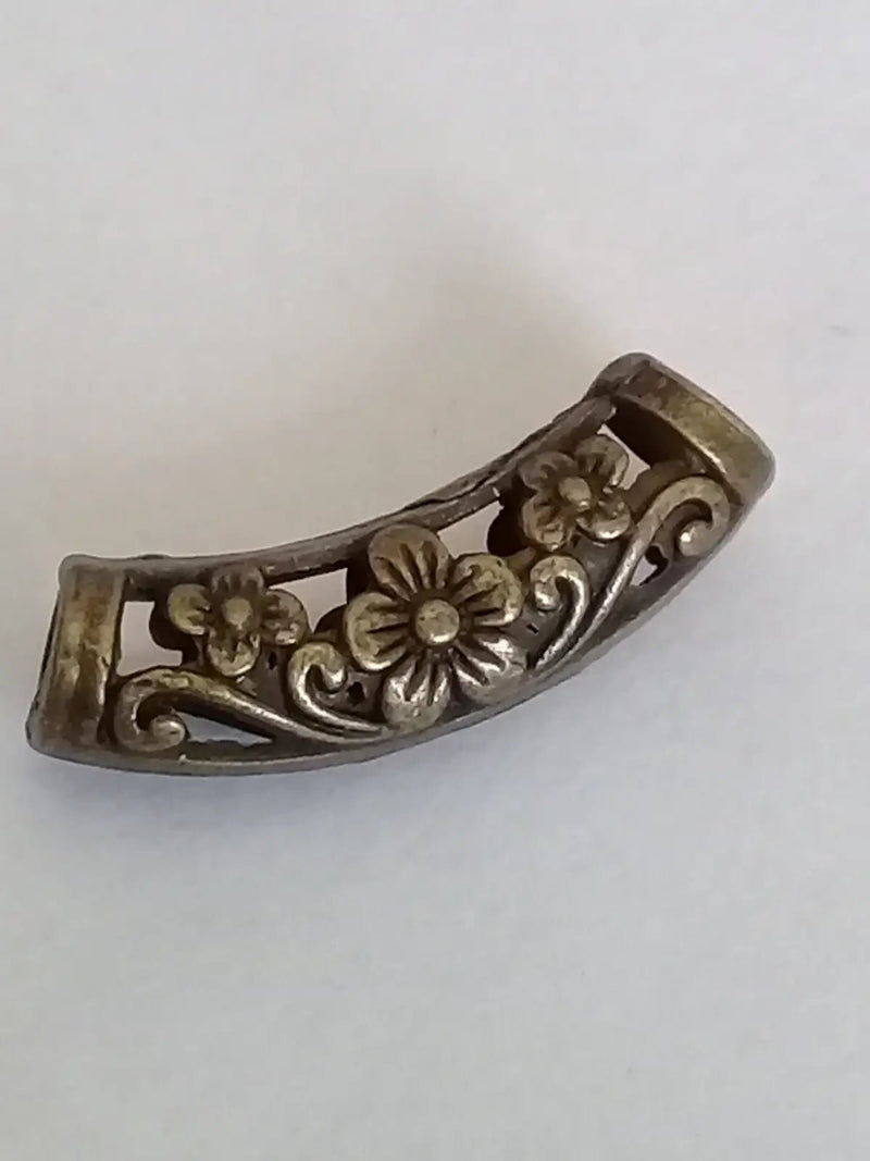 Chargez l'image dans la visionneuse de la galerie, Breloques pour collier couleur Bronze ancien 25mm X 6mm Prix à l’unité Breloque pour collier pour Bronze ancien
