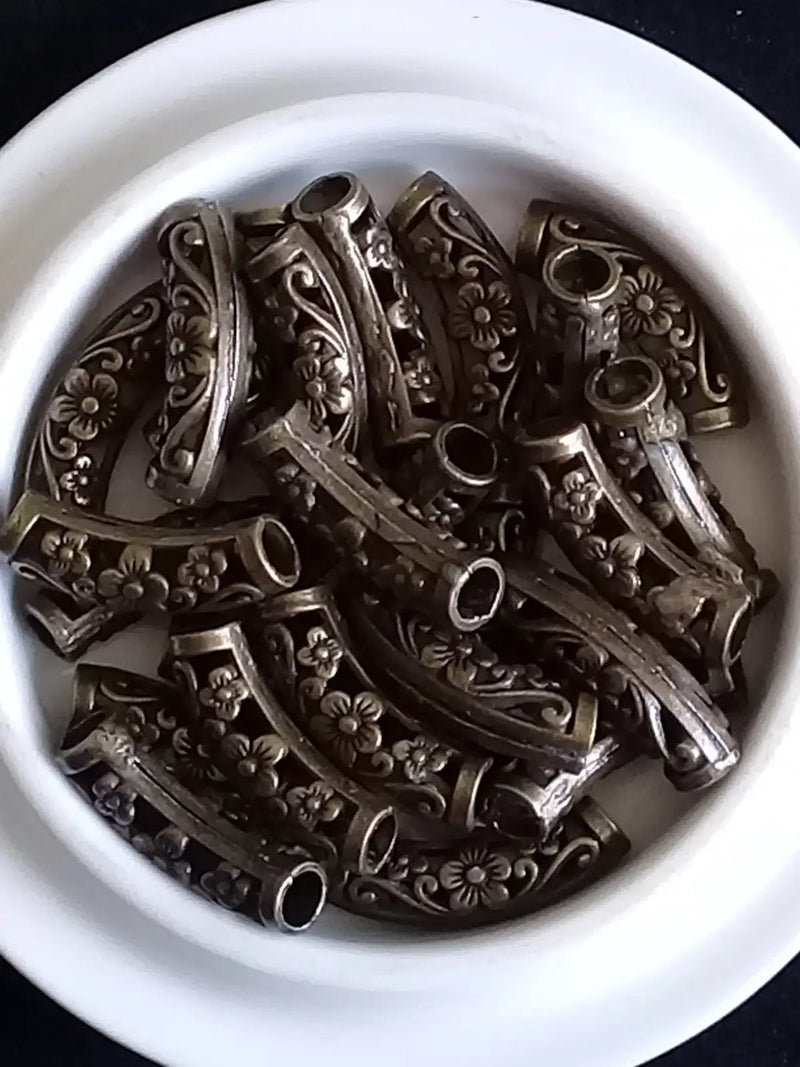 Chargez l'image dans la visionneuse de la galerie, Breloques pour collier couleur Bronze ancien 25mm X 6mm Prix à l’unité Breloque pour collier pour Bronze ancien
