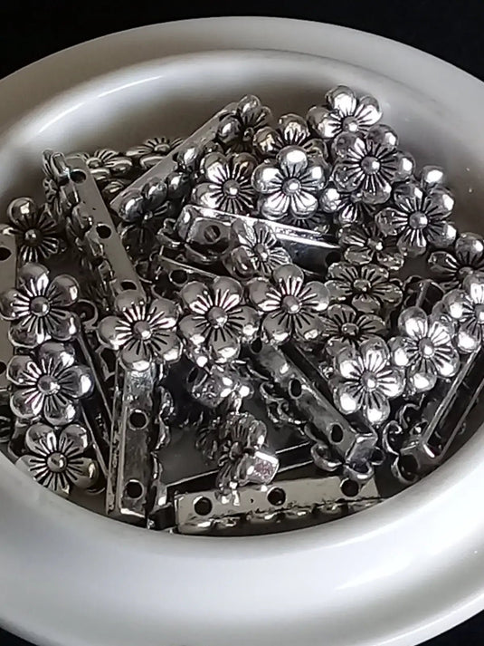 Breloques séparatifs design fleurs couleur Argent Prix à l’unité Breloques séparatifs design fleurs couleur Argent