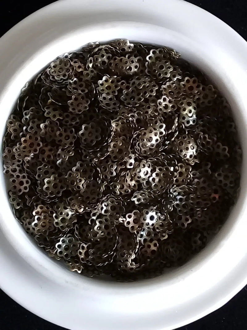 Chargez l&#39;image dans la visionneuse de la galerie, Breloques séparatifs Divers coloris Diam: 6mm Prix à l’unité Breloques séparatifs Divers coloris Diam: 6mm
