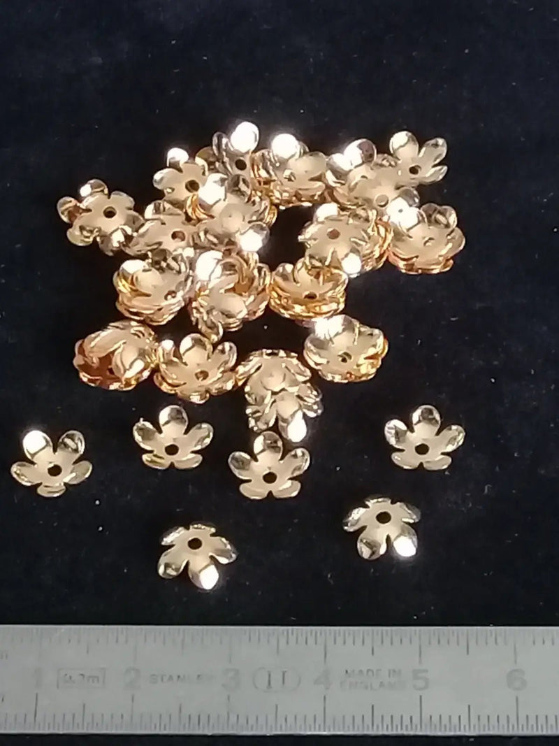 Load image into Gallery viewer, Breloques séparatifs forme fleur couleur Or Diam: 8mm Prix à l’unité Breloques séparatifs forme fleur couleur Or
