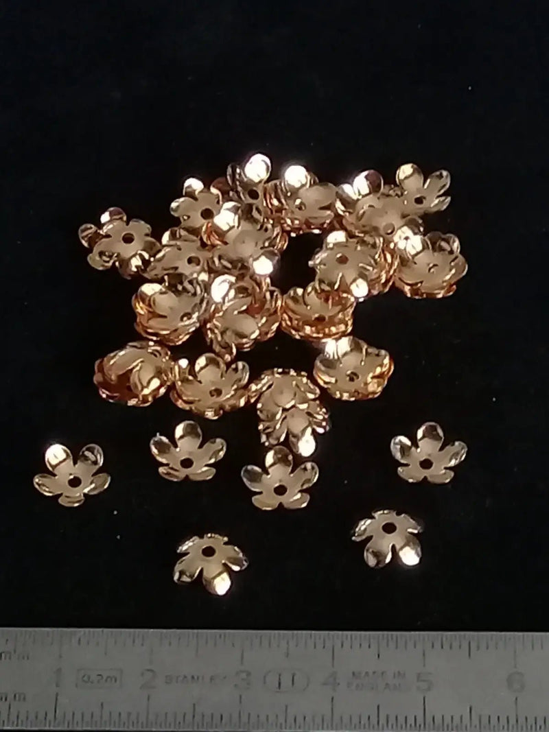 Load image into Gallery viewer, Breloques séparatifs forme fleur couleur Or Diam: 8mm Prix à l’unité Breloques séparatifs forme fleur couleur Or
