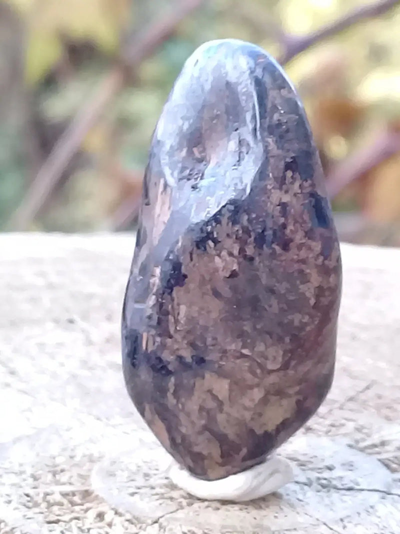 Load image into Gallery viewer, Bronzite de Birmanie pierre roulée Grade A++++ Bronzite de Birmanie pierre roulée
