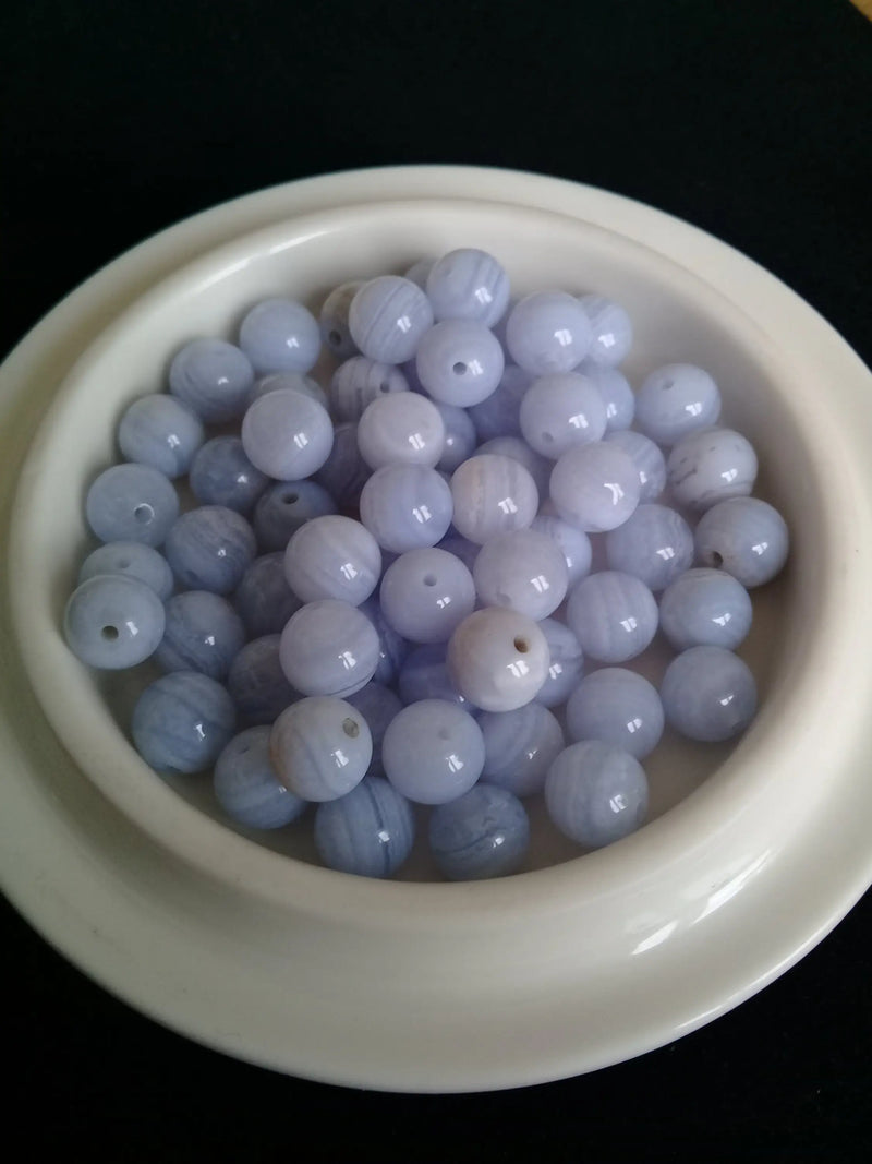 Laden Sie das Bild in Galerie -Viewer, Calcédoine bleue du Brésil perle Grade A++++ Prix perle à l’unité Calcédoine bleue du Brésil perles 8mm Dans la besace du p&#39;tit Poucet Diamètre 8mm  
