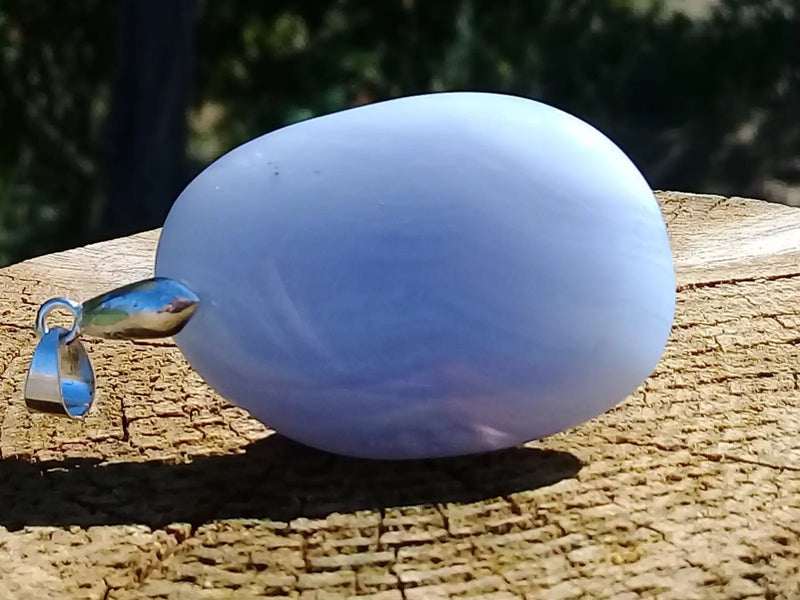 Chargez l&#39;image dans la visionneuse de la galerie, Calcédoine bleue pendentif Grade A ++++ Calcédoine bleue pendentif
