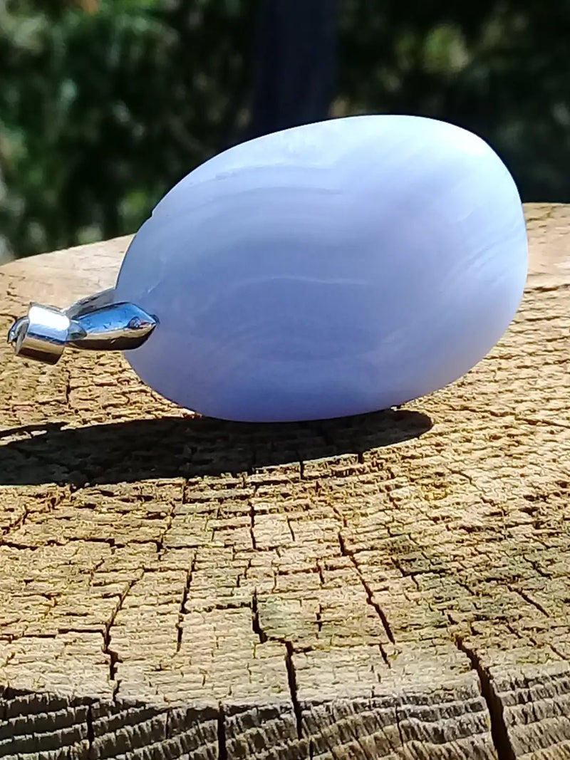 Chargez l&#39;image dans la visionneuse de la galerie, Calcédoine bleue pendentif Grade A ++++ Calcédoine bleue pendentif
